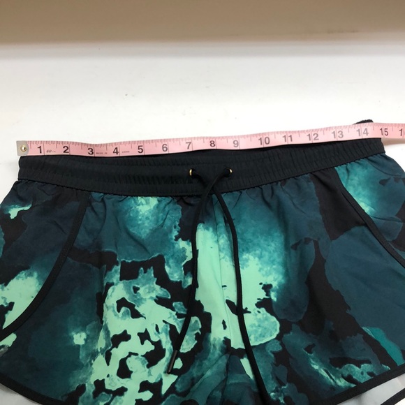LIKE NEW! Fabletics Carrie Short - Picture 10 of 12